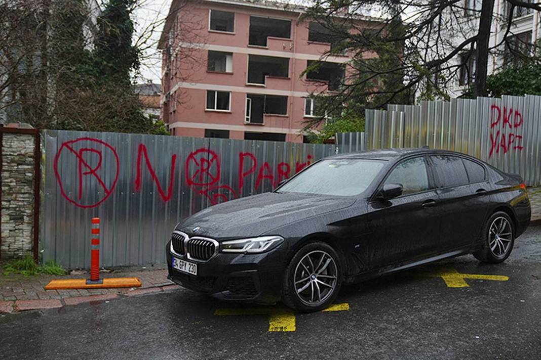 Kaldırımlar tamamen istila edildi: İstanbul'da her 6 araca 1 park yeri düşüyor 26